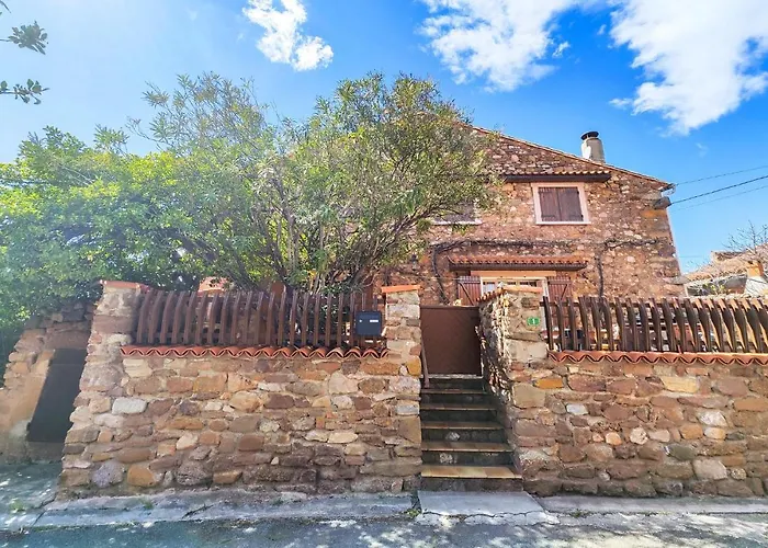 2 Bedroom Cozy In Cébazan