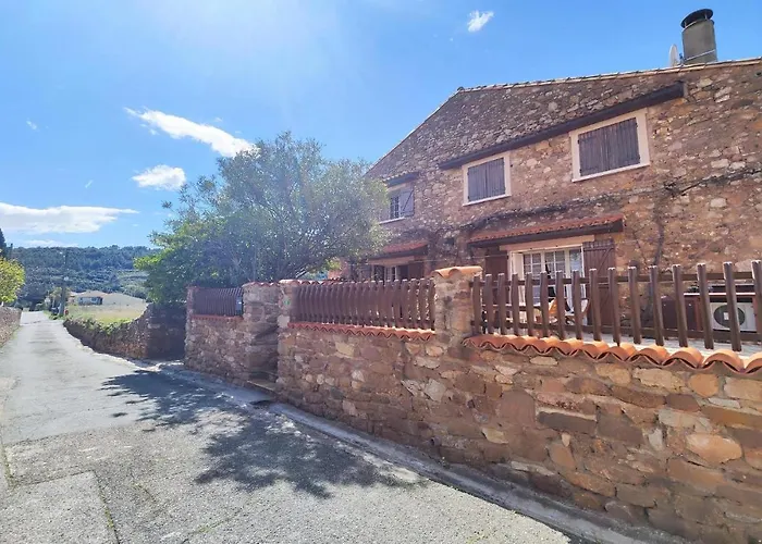 Vakantiehuis 2 Bedroom Cozy In Cébazan