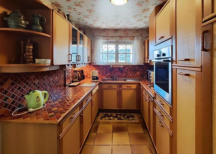 Vakantiehuis 2 Bedroom Cozy In *