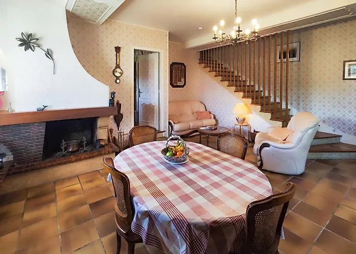 Vakantiehuis 2 Bedroom Cozy In *