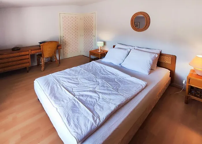 2 Bedroom Cozy In Vakantiehuis Cébazan
