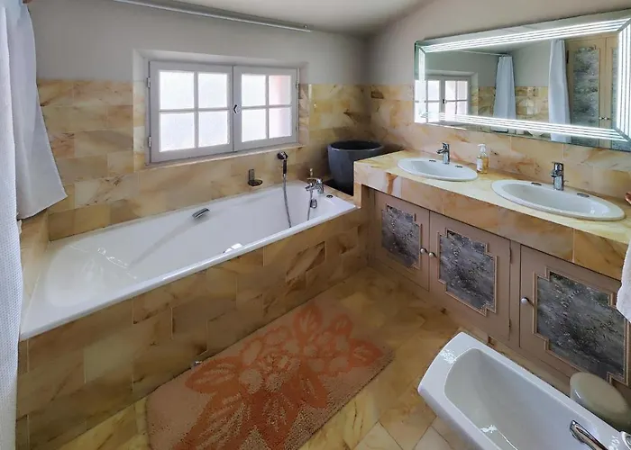 2 Bedroom Cozy In *